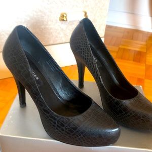 Black height heel shoes